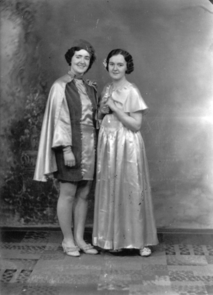 Pantomine Dundee Gang early 1930's Prince Mgt Goodier & Sands Annie  H.Lonsdale  Taken in  ? Central Studio, Ramsbottom 
14 - Leisure - 04 - Events
Keywords: Bury-Archive