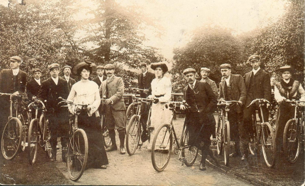 Cycle Club Ramsbottom late 1800's or early 1900's
14 - Leisure - 04 - Events
Keywords: Bury-Archive