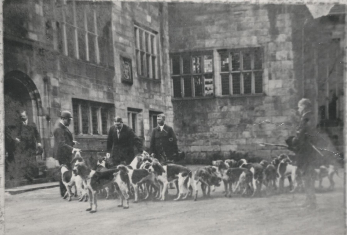 King George V meets Holcombe Hunt  Hounds at Hoghton Hall 
14 - Leisure - 04 - Events
Keywords: Bury-Archive