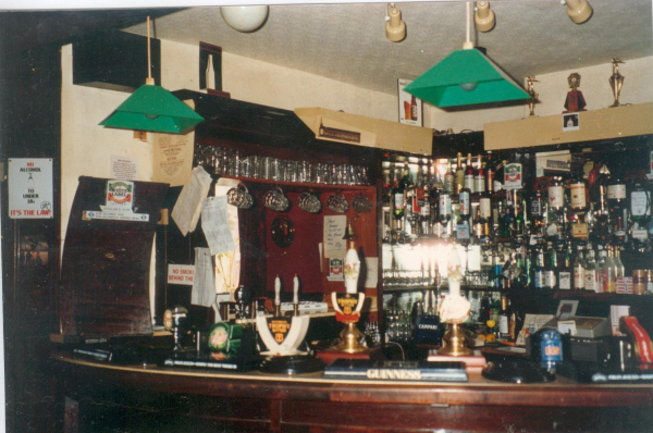 23 interior pictures of The Clarence Pub, Bolton St 1988 
14 - Leisure - 05 - Pubs
Keywords: Bury-Archive