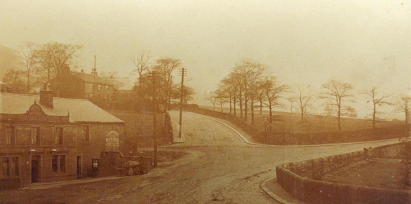 1920s. Holcombe Brook: Hare & Hounds, workplace... ..advertising MOTOR CYCLES with cart in front.
14 - Leisure - 05 - Pubs
Keywords: Bury-Archive