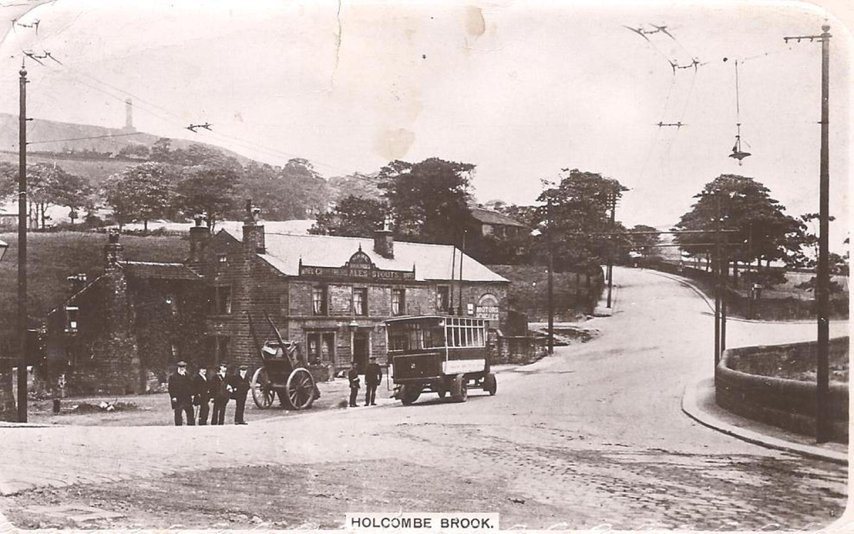 Hare and Hounds, Holcombe Brook cross roads - Note sign on wall for motors and cycles. And posts on side of roads 
14 - Leisure - 05 - Pubs
Keywords: Bury-Archive