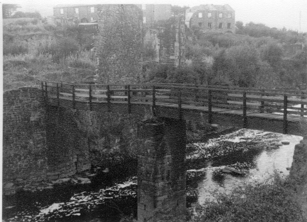 Gollinrod Bridge- Nuttall village.1920's-1940' s Nuttall village abandoned in 1940's. Shows deterioration digitised 
17-Buildings and the Urban Environment-05-Street Scenes-019-Nuttall area
