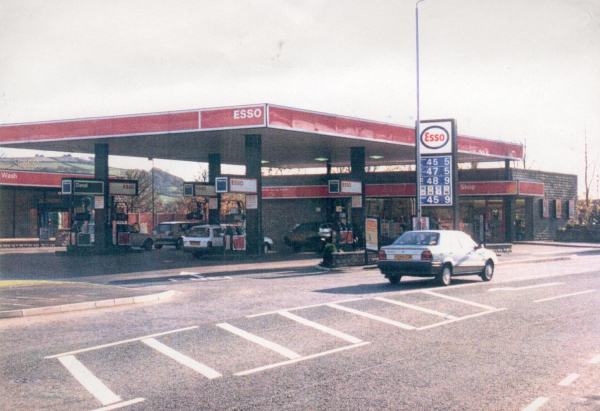 Esso garage built on Stubbins Lane on old bus site 1991 From Photo comp 1991 TC 11
17-Buildings and the Urban Environment-05-Street Scenes-027-Stubbins Lane and Stubbins area
Keywords: 1985