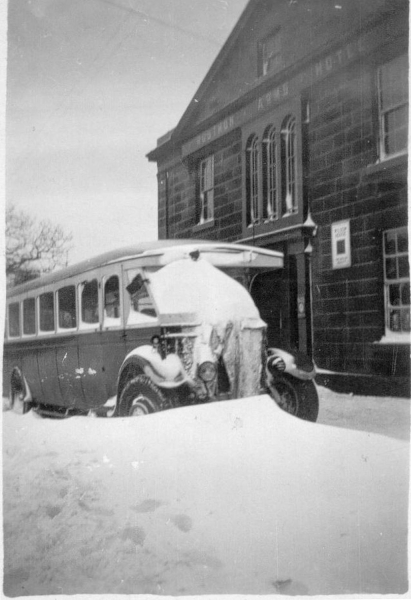 two single decker buses in snow probably 1947. 1 at Rostron Arms Edenfield, AR-p96b. 1 with Shuttleworth on blind Now digitized
16 - Transport - 02 - Trams and Buses
Keywords: Bury-Archive