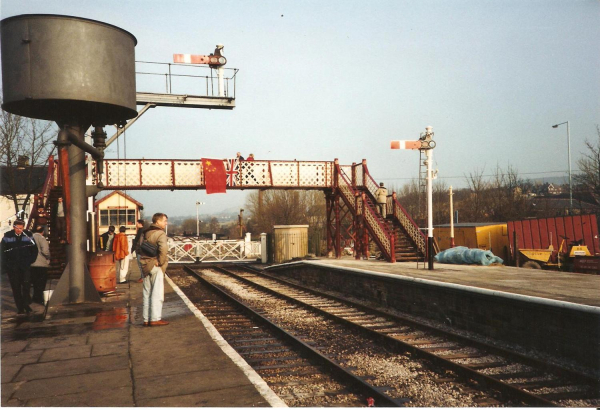 Rams rail station decorated 1991 for Chinese delegation(3) 
16 - Transport - 03 - Trains and Railways
Keywords: Bury-Archive