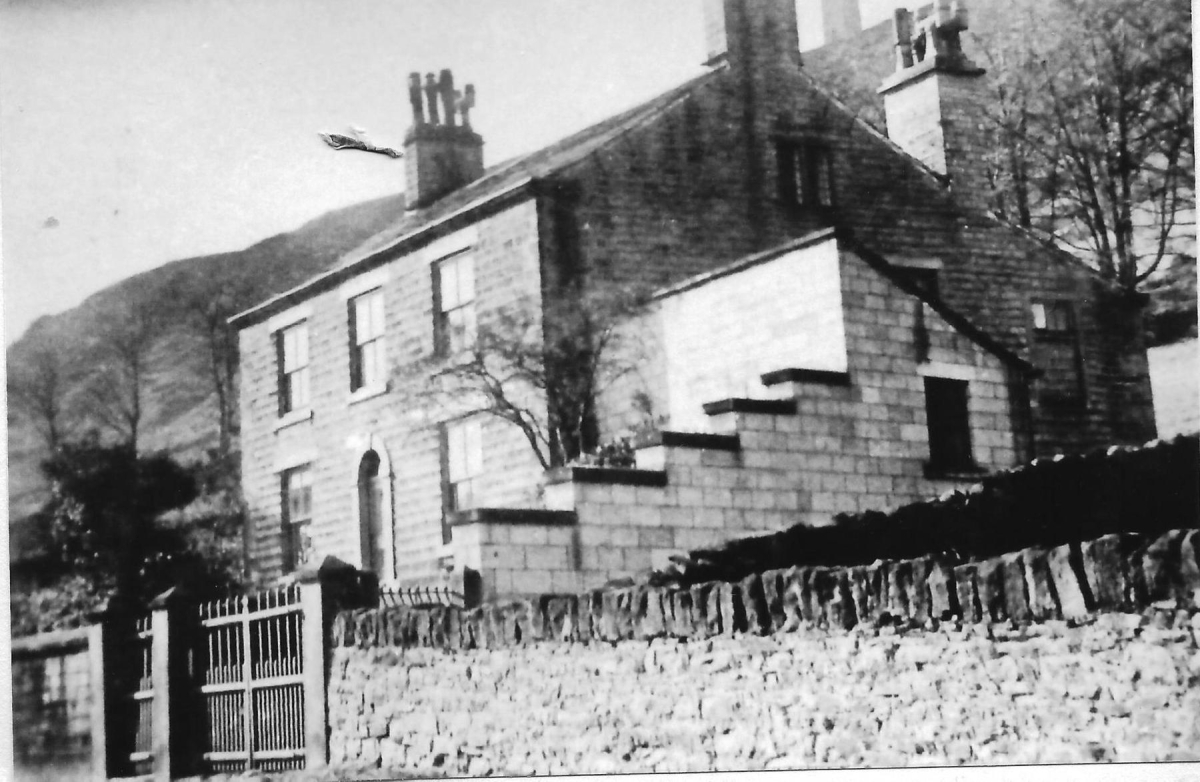 Plant House, Cross Lane, Holcombe Peel Tower in background
17 - Buildings and the Urban Environment - 02 - Houses
Keywords: Bury-Archive