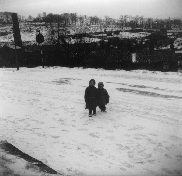 Looking Carr Street from Callendar St  1964 houses now demolished (Hibbert children)
17 - Buildings and the Urban Environment - 05 - Street Scenes
Keywords: Bury-Archive