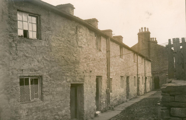 xV 4 pics 1930s of Carr St.  1: looking E. to Market from... Back Carr St.  2: looking E from Carr Mill  3: Cottages W. of Rose & Crown [now car park] 4: Back  North Carr 3t Now digitized
17-Buildings and the Urban Environment-05-Street Scenes-006-Carr Street and Tanners area
Keywords: 0