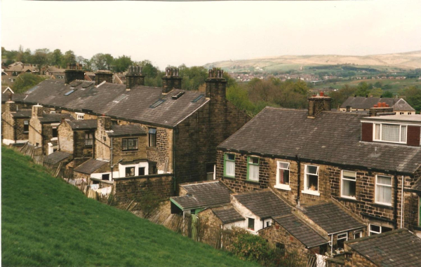 1647 str n cup Carr Bank cottages with sign To Carr Bank Drive May 1987
17 - Buildings and the Urban Environment - 05 - Street Scenes
Keywords: Bury-Archive