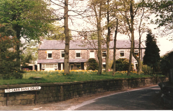 Carr Bank Cottages with sign to Carr Bank Drive May 1987
17 - Buildings and the Urban Environment - 05 - Street Scenes
Keywords: Bury-Archive