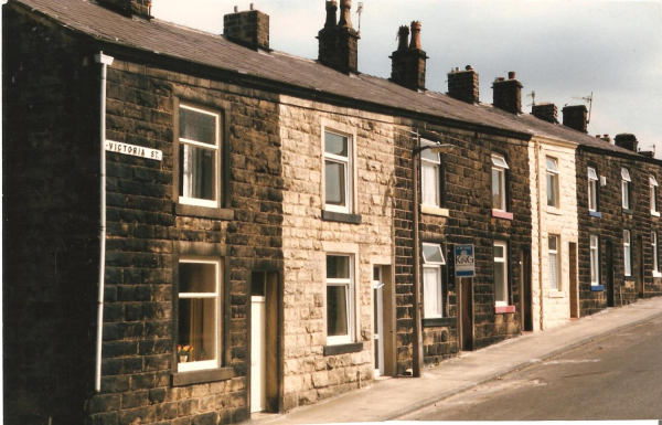 Victoria Street, Ramsbottom May 1987 
17 - Buildings and the Urban Environment - 05 - Street Scenes
Keywords: Bury-Archive