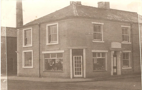 Motor parts shop Railway & Union Sts Was Wellington Hotel 
17 - Buildings and the Urban Environment - 05 - Street Scenes
Keywords: Bury-Archive