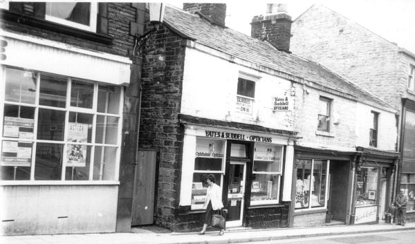 Bridge Street Rams 3 views 1980' s; 3 views 1990' S
17 - Buildings and the Urban Environment - 05 - Street Scenes
Keywords: Bury-Archive