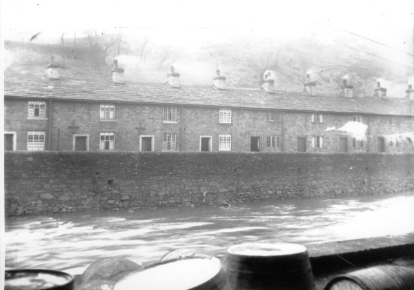 Long Row Railway Street Summerseat 1930's H. Lonsdale 
17 - Buildings and the Urban Environment - 05 - Street Scenes
Keywords: Bury-Archive