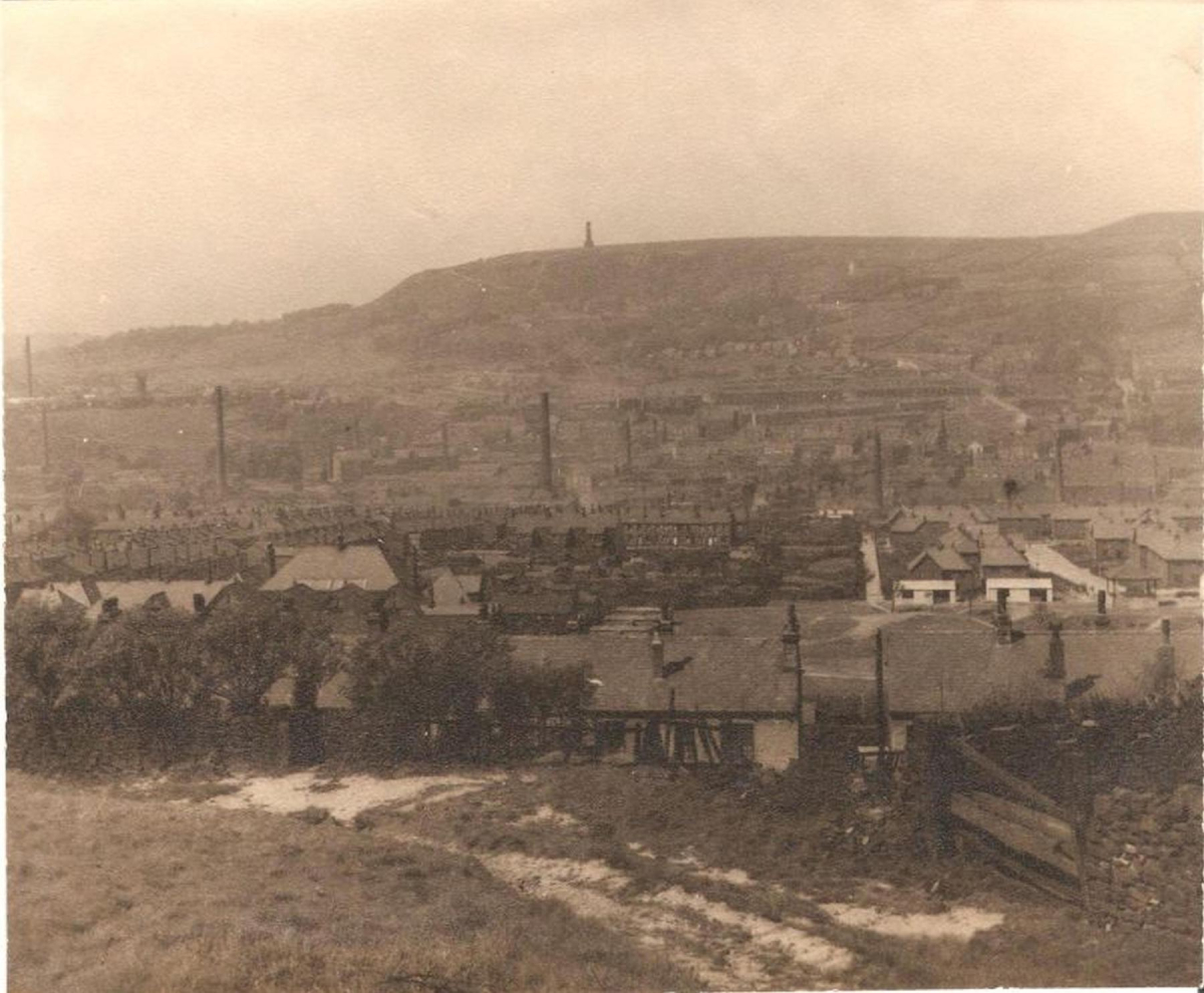 Holcombe Hill taken from Shuttleworth showing Ramsbottom
17 - Buildings and the Urban Environment - 05 - Street Scenes
Keywords: Bury-Archive