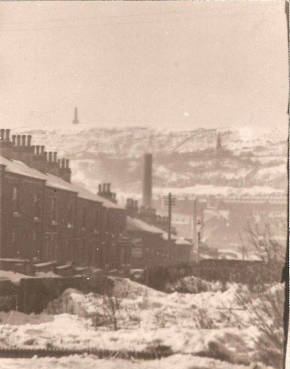 Holcombe Hill taken from Shuttleworth showing Ramsbottom
17 - Buildings and the Urban Environment - 05 - Street Scenes
Keywords: Bury-Archive