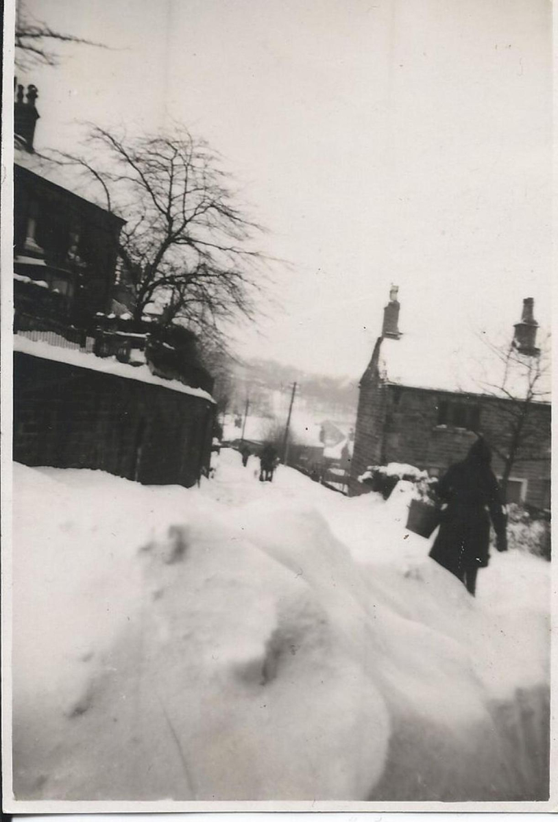 1947 snow taken from 39 Tanners St., Ramsbottom 
17 - Buildings and the Urban Environment - 05 - Street Scenes
Keywords: Bury-Archive