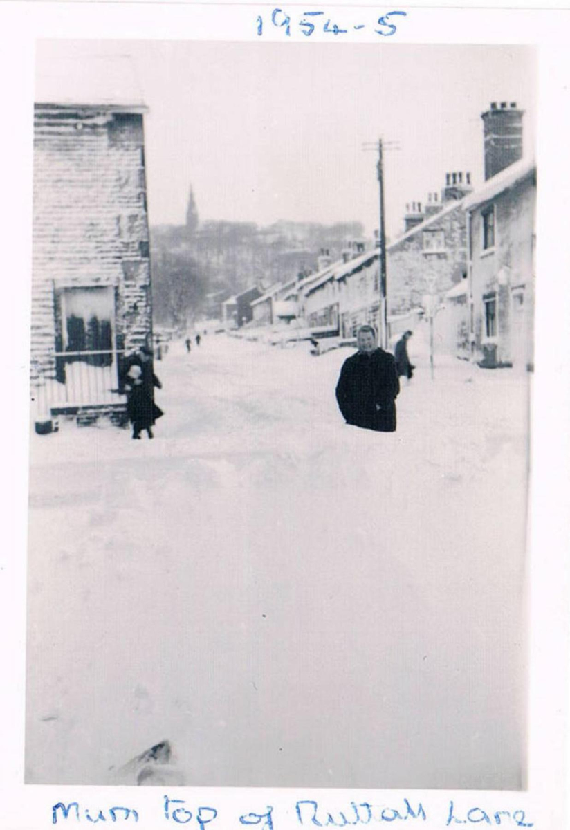  Snow Top of Nuttall Lane, winter 1954-5
17 - Buildings and the Urban Environment - 05 - Street Scenes
Keywords: Bury-Archive