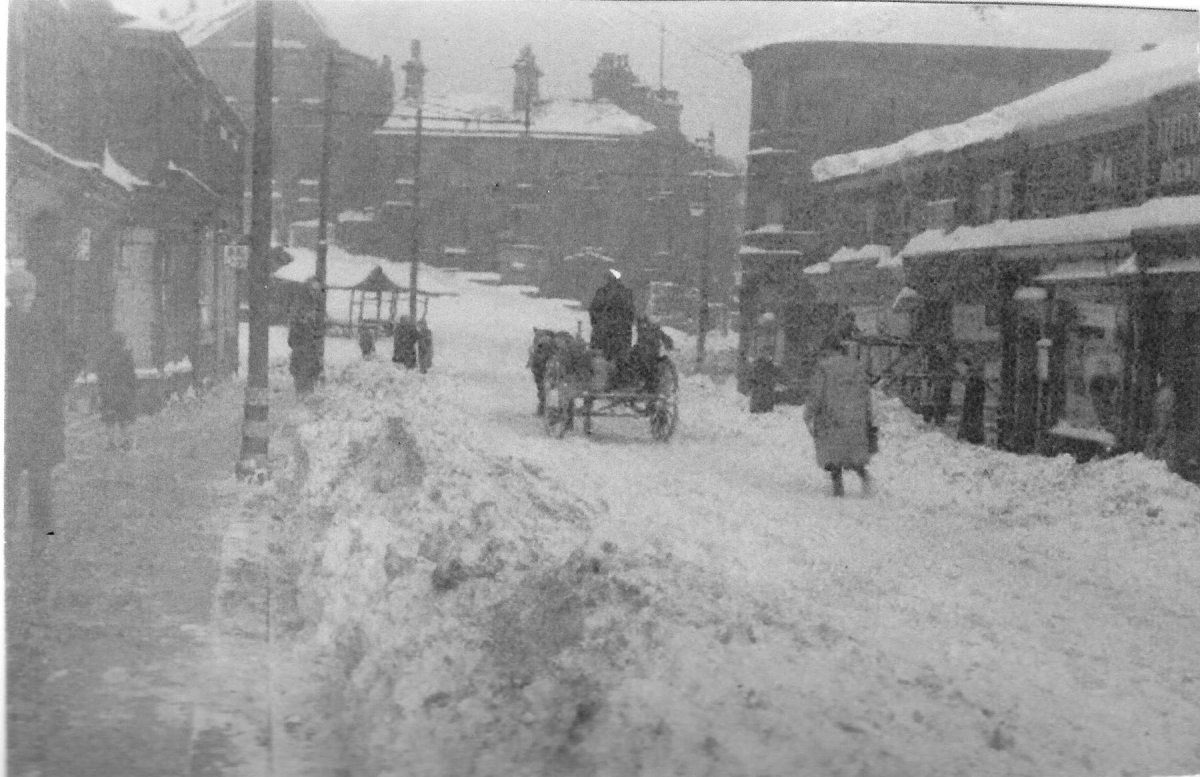 Bridge Street and Market Place in heavy snow
17 - Buildings and the Urban Environment - 05 - Street Scenes
Keywords: Bury-Archive