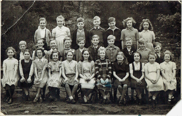 Peel Brow Secondary  School, 1954-7, ‘my grandma Alice Bracegirdle (nee Barlow) is 2nd left on front row’.
05-Education-02-Secondary Schools-001-Ramsbottom Secondary School

