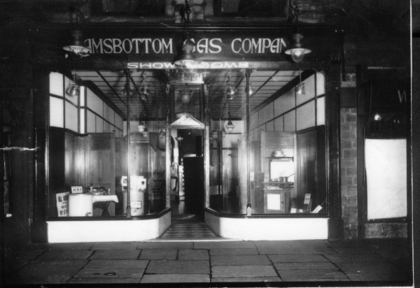 Gas showrooms in 1930s and day before closure   Alternate Reference-1083 Notes-   RHSBA-1083 RHS/21/3/2/1 1 photograph
03 - Shops, Restaurants & Hotels - 02 - Individual shops
Keywords: Bury-Archive