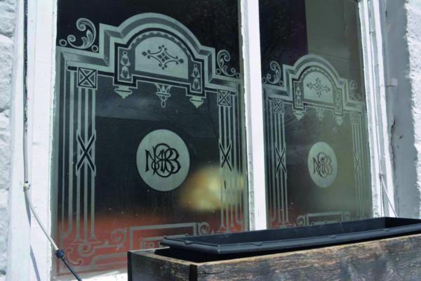 Massey's Burnley Brewery Ltd’s original windows in 2018 at the Rose and Crown.  These two have now been replaced.
14-Leisure-05-Pubs-036-Rose and Crown

Keywords: 2018