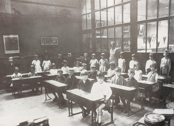 St Paul's classroom C1928 - also in Around Ramsbottom
05-Education-01-Primary Schools-010-St. Paul?s Church of England School
Keywords: 1928