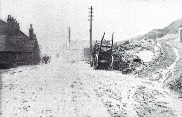 The road leading to Fletcher Bank Quarry, 1898. - from Ramsbottom Volume 2 by Ken Beetson
17-Buildings and the Urban Environment-05-Street Scenes-023-Shuttleworth Area
Keywords: 1898