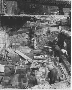 'Edenwood Croft Gable End'    Date May 22 1956
17-Buildings and the Urban Environment-05-Street Scenes-011-Edenfield
Keywords: 1956