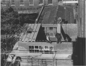 'New Machine Room Office showing (?) Truscon Roof Units being postioned'    Date October 1960 ;Edenwood ?
02-Industry-01-Mills-026-Edenwood Mill
Keywords: 0