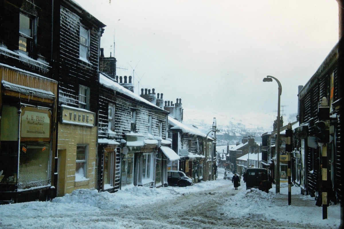 Looking down Bridge Street donated by Tony Tickle via Facebook. The photographer was John Geoffrey Duckworth who was Chief Engineer for Ramsbottom Urban District Council.  Photo taken on slide in the 1960s
17-Buildings and the Urban Environment-05-Street Scenes-003-Bridge Street
Keywords: 0