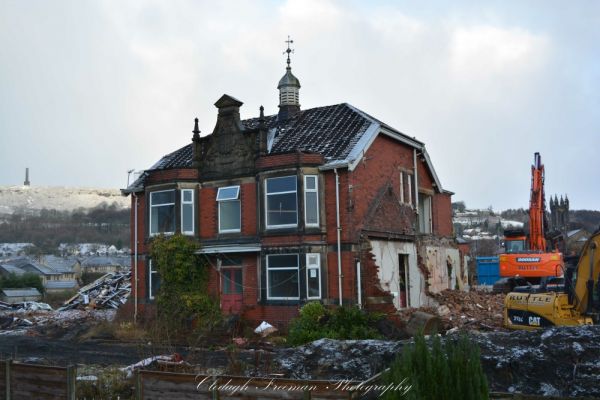 Rambottom Cottage Hospital being demolished and rebuilt as Jubilee Gardens
17-Buildings and the Urban Environment-05-Street Scenes-019-Nuttall area
Keywords: 2014