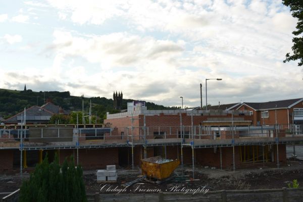 Rambottom Cottage Hospital being demolished and rebuilt as Jubilee Gardens
17-Buildings and the Urban Environment-05-Street Scenes-019-Nuttall area
Keywords: 2014