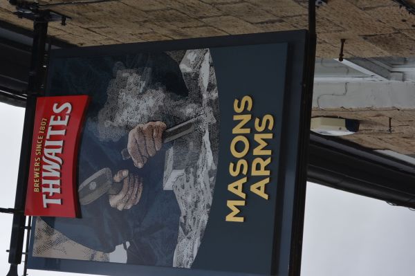 PUB-087_-Mason_Arms_pub_sign_2016_-_Keith_Burroughs.JPG