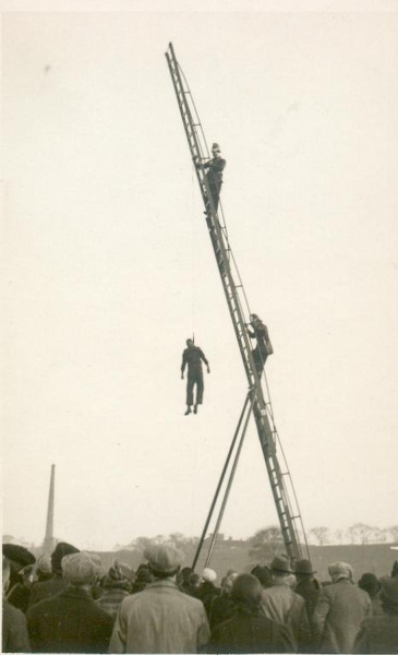 War Weapons Week  April 26th to May 3rd 1941 - Demonstration by the Auxiliary Fire Service
15 - War - 02 - World War 2
Keywords: Bury-Archive